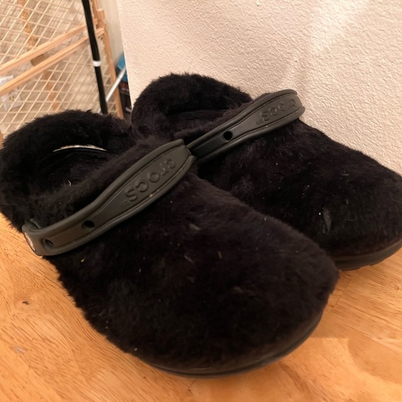 Pre- Loved Crocs Classic Fur Sure - Picture 2 of 7